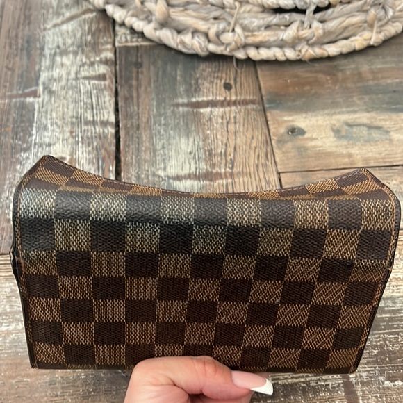 Louis Vuitton Damier Ebene Pattern Sarah Wallet - Picture 9 of 10